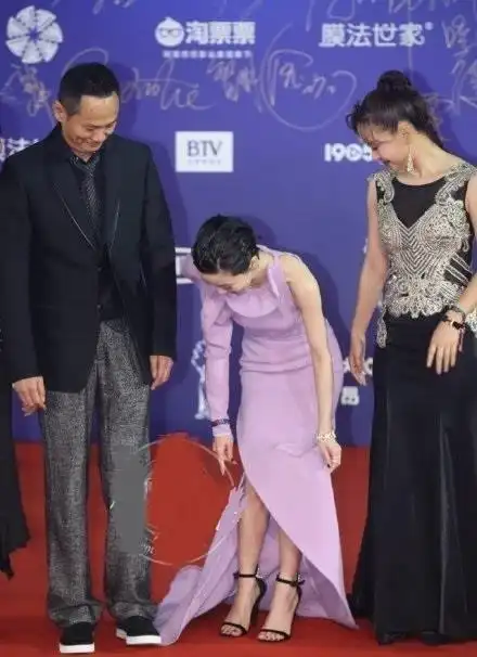 北影闭幕节女星生图大比拼,窦靖童痞帅,丫丫性感,刘晓庆霸气