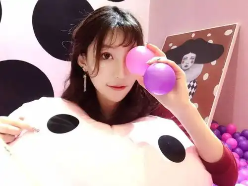 吃鸡上瘾少女枪给我三级头给我跳机场不要怂