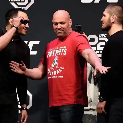 世界第一拳击推广人ufc是垃圾比赛,像同性恋者在地上滚来滚去