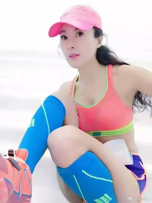 50岁辣妈坚持健身二十年,火辣身材完爆20岁姑娘