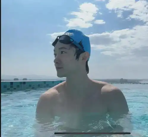 又纯又欲男孩私房照大公开反差萌男神让你欲罢不能