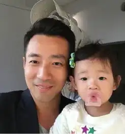 汪小菲晒小玥儿萌照网友越来越像许老三