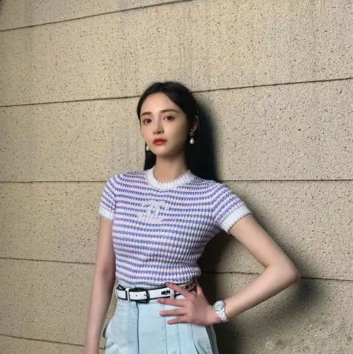 周洁琼变身富贵花,穿白色仙女裙配珍珠项链,仙气快溢出屏幕了