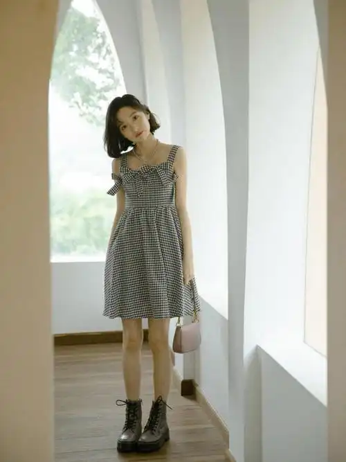 元气少女都爱穿的吊带裙,日系复古,俏皮又灵动,美如初恋女友