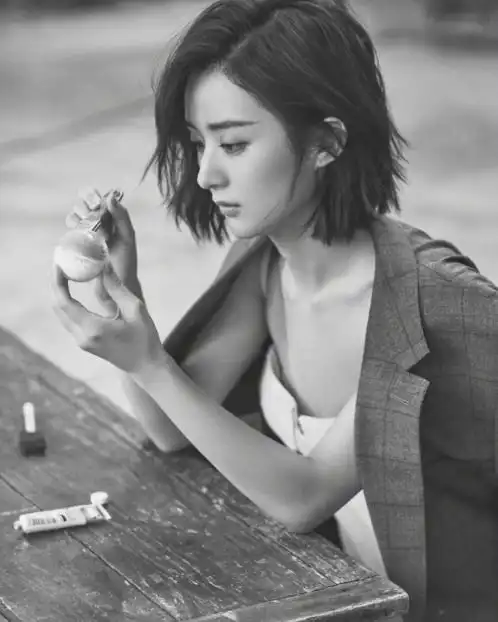 穿这么少,还能这么好看的赵丽颖,没有第二个了