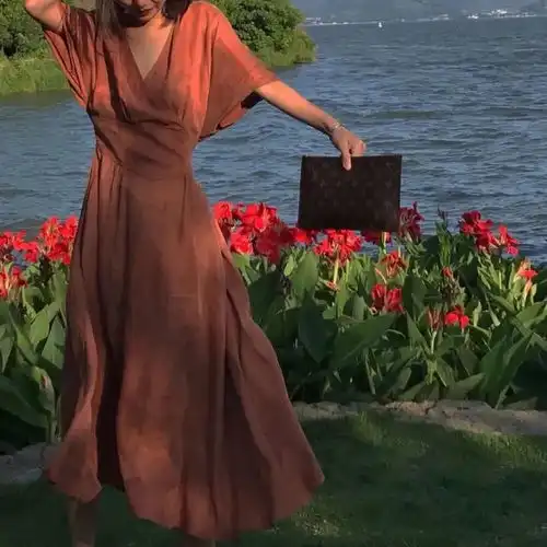 真人女生头像你的人生不是用来讨好别人,而是善待自己
