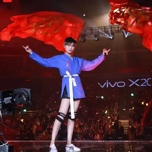 这不是我认识的春春有生之年居然看到李宇春冷艳的一面