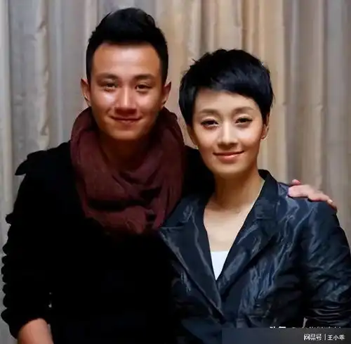 马伊琍女儿父亲节晒照,与爸爸文章罕见同框,40岁文章已满头白发