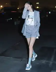 19年露脚踝老套了,穿20cm长竹筒袜才火,让你瘦成腿精