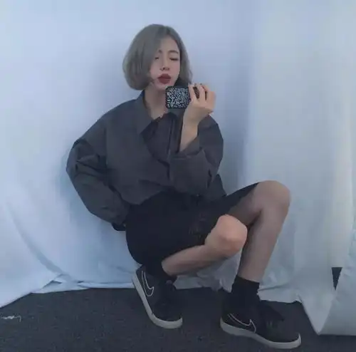 身高不够,发型来凑