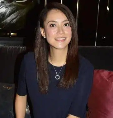 她在谢霆锋身边23年,是香港金牌经纪人,未婚生女与霆锋闹误会