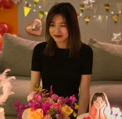 汪峰大女儿汪曼熙近照,鼻子高挺五官精致,有时妆容却被槽显老