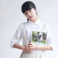 白衬衫马尾辫女孩头像要青春的女学生的背景是教室更好