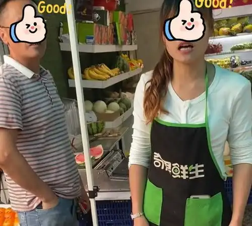 女子买水果发现西瓜长霉,商家解释黄梅天气导致,睁眼说瞎话