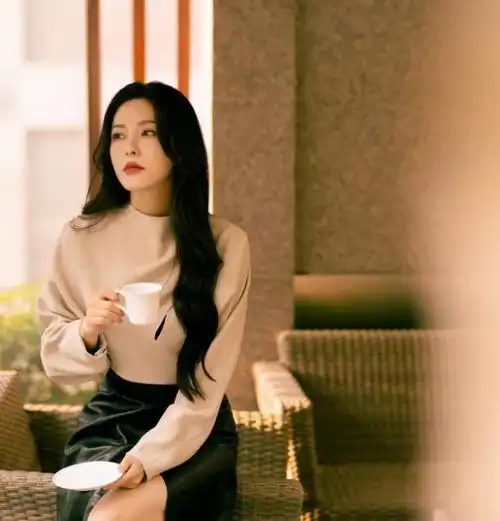 因长相太美看呆张柏芝,母亲为她搬家17次,她的魅力究竟有多大