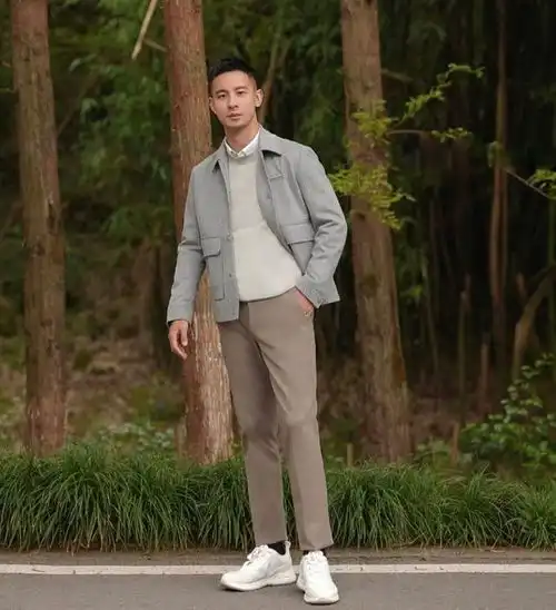 中年男人不管差不差钱,都要少穿这3种廉价鞋,看着很油腻