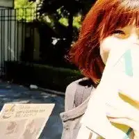 拿东西遮脸的女生头像风格像下面的那种谢谢