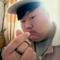 情侣头像众生皆若,唯有你是草莓味