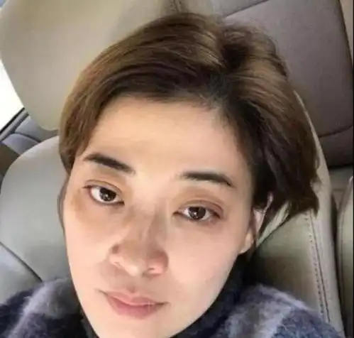 素颜能得满分的女星王丽坤倪妮不相上下,霍思燕和沈梦辰是有一拼