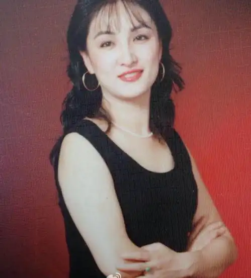 王晓晨公开妈妈照片,两人好像共用一张脸,仙女气质是可以遗传的
