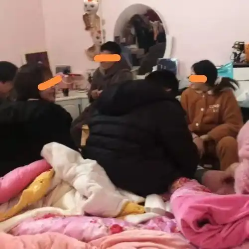 女子坐月子一群亲戚在屋里蹭空调,女子产后抑郁不存在的