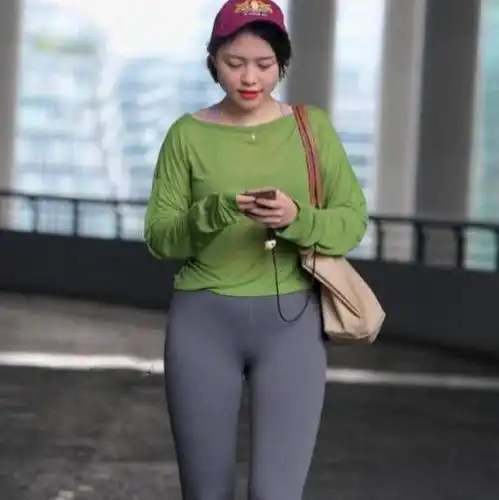 气质瑜伽裤,很有时尚的运动范,清清爽爽穿起来也格外的漂亮