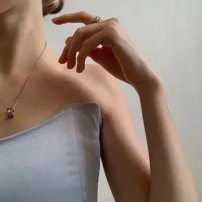 高冷霸气女生头像酷一点不需要莫名其妙的冷淡和过期不候的温暖