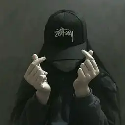 求这个类似的情侣图片