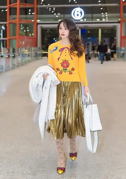 高圆圆再现锁骨杀钱枫胖成球,贵圈女星越来越瘦,男星却个个发福是什么操作