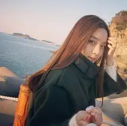 萌萌哒可爱女生自拍别再为爱苦苦的转动