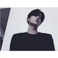 上下白边的头像男微信头像图片大全