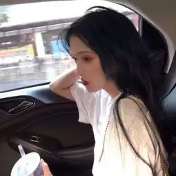 清爽夏天美女头像喜欢的风轻轻吹