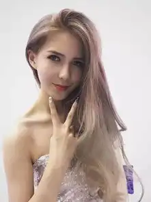中国女孩校花纪校花专访王梦雪