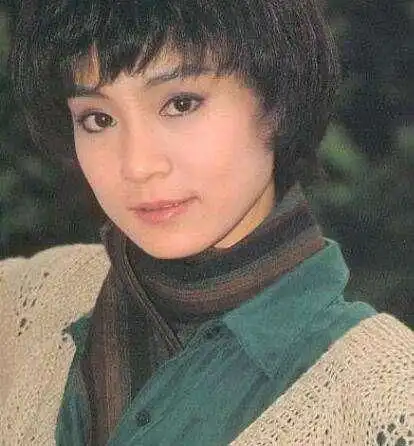 一生4段恋情,第3段惨被摘子宫,52岁丧夫,她的人生如戏