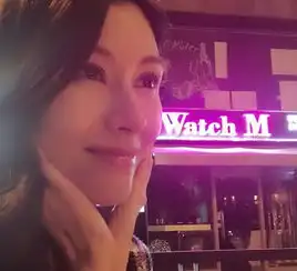 45岁阔太李嘉欣晒照卷发妩媚网友美丽依旧滚动新闻