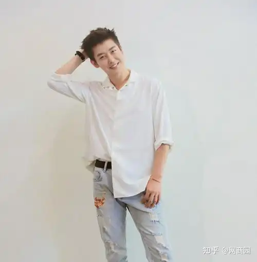 uniq组合差距大,王一博最火李汶翰追光,其余成员没任何水花