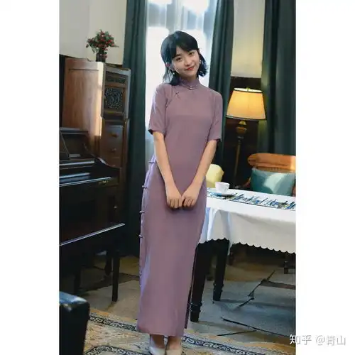有适合20岁姑娘穿的传统旗袍推荐吗