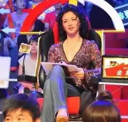 49岁金星手术失败素颜男人味十足,为了这件事和丈夫都离婚了