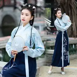 如果条件允许,建议女人多穿改良汉服,古典显气质,简直美若天仙
