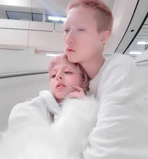 小龙女结婚视频曝光现场寒酸连婚纱都没有双方父母均没有到场