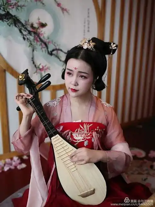 把盏问星有新月,仙女醉梦落吴越