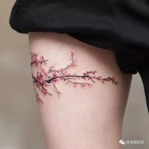 植物纹身美女梅花纹身图片