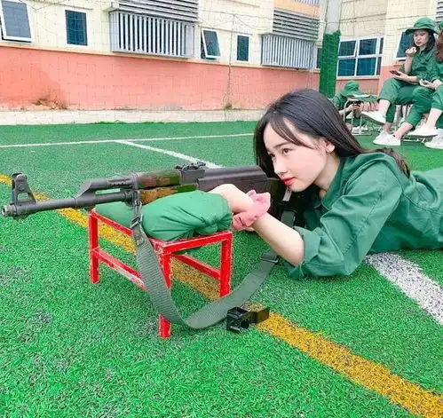 越南女大学生的国防教育科目专辑