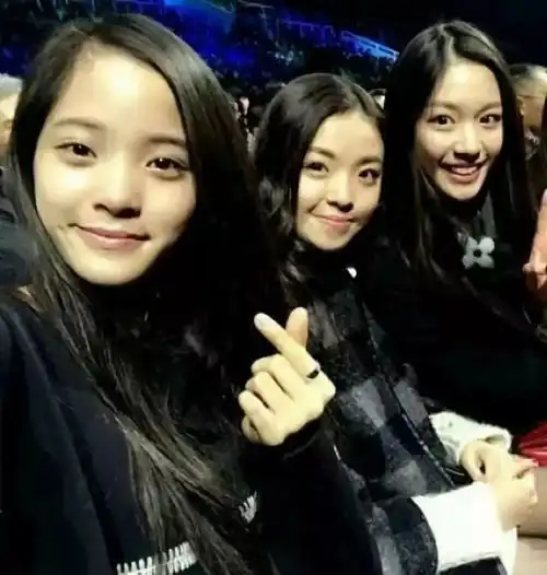 入圈五年八段绯闻,撕开清纯假面,她才是最强绿茶