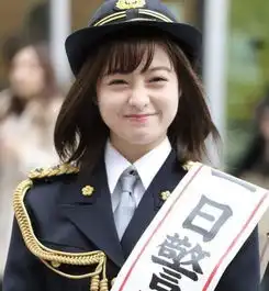 千年一遇美少女桥本环奈警装亮相漂亮的不要不要的