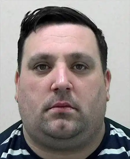 英国男子拿灭火器喷亚裔被判缓刑,叫嚣称这是你第一次变白