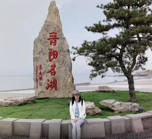 女子从国外回来后刚刚解除隔离就不戴口罩游遍了各大景点,网友直呼求您了,