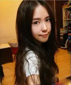 美女自拍私照宅男叹女神级校花在民间