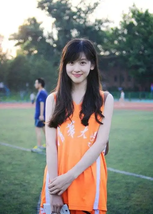 疑奶茶妹妹章泽天朋友圈曝光,频爆粗口感慨工作生活婚姻