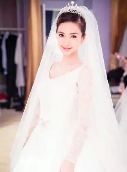 女星穿婚纱有多美娜扎精致,杨颖公主范,看到她真实才最动人